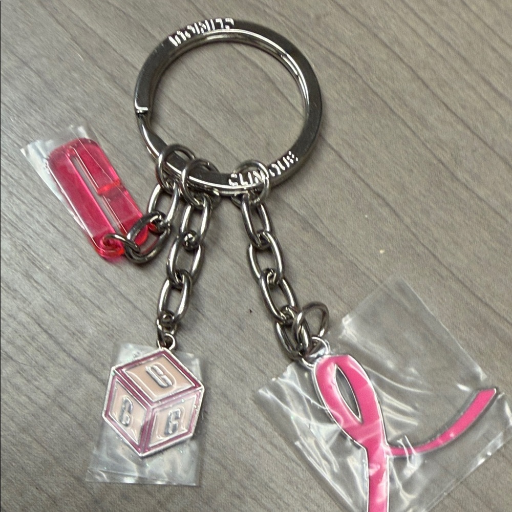 ❣️5|$25❣️Clinique Pink Ribbon & Cube Charm Keychain